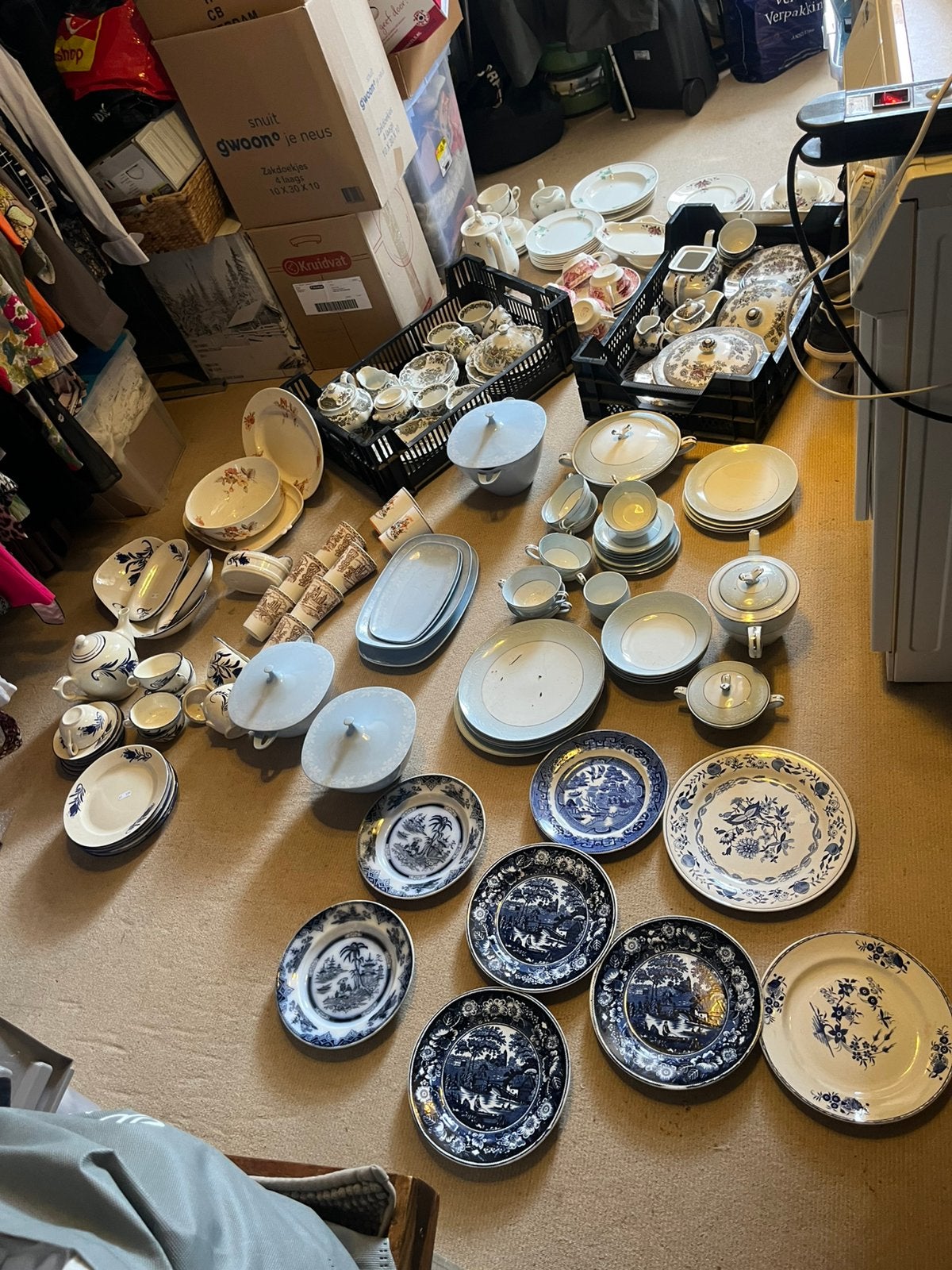 Heel veel oude serviesdelen in 1 koop Petrus Regout,Mosa enz, Ophalen