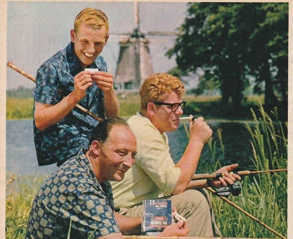 Retro reclame 1964 Drum shag vissers bij de molen, Verzamelen, Retro, Overige typen, Verzenden