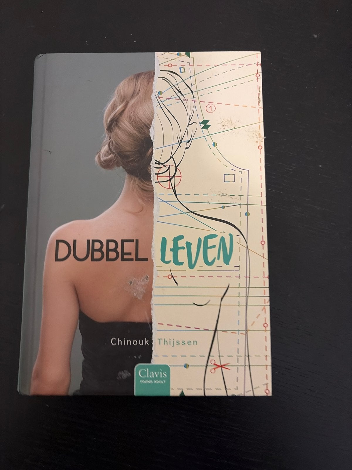 Dubbel Leven - Chinouk Thijssen (Young Adult), Ophalen of Verzenden, Gelezen, Nederland