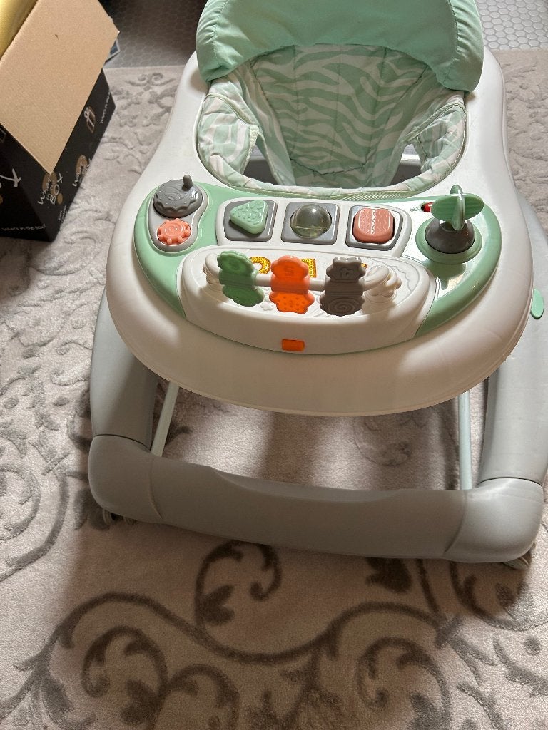 Opvouwbaar Baby Loopstoeltje met Speelcentrum en Wielen, Ophalen, Zo goed als nieuw, Overige typen, Met licht
