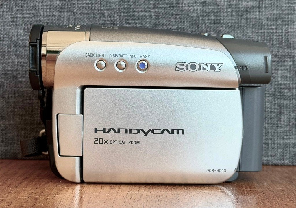 Sony DCR-HC23E MiniDV, NightShot, compleet en getest!, Audio, Tv en Foto, Videocamera's Digitaal, Mini dv, 20x of meer, Ophalen of Verzenden