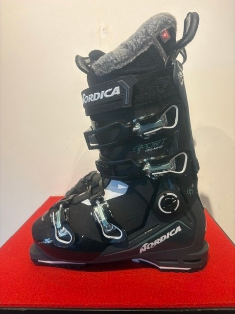 Nordica Sportmachine3 95w Dames skischoenen maat 25,5 (39), Nordica Sportmachine 95, 160 tot 180 cm, Info@nordica.com, Schoenen