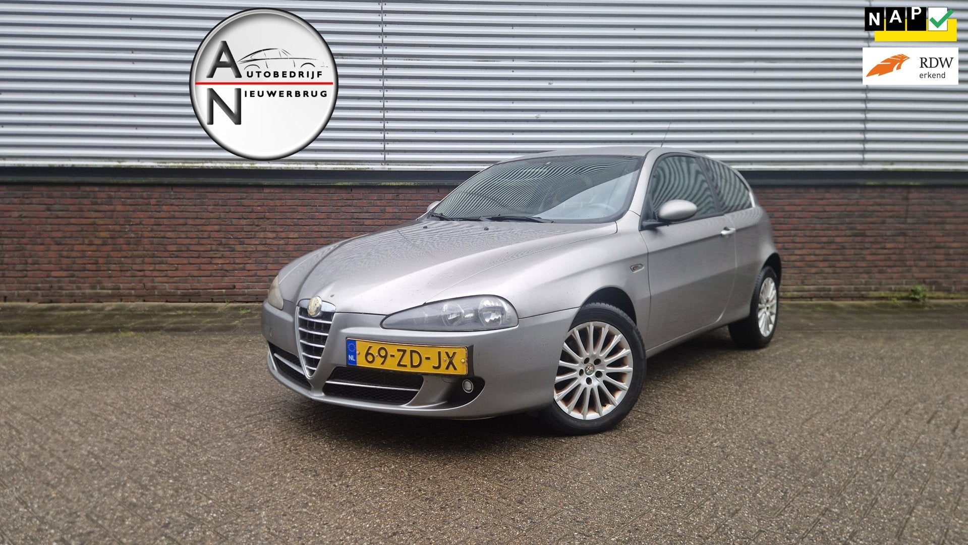 Alfa Romeo 147 1.6 T.Spark Airco - Elek ramen - 2 sleutels -, Auto's, Voorwielaandrijving, Gebruikt, Zwart, 4 cilinders