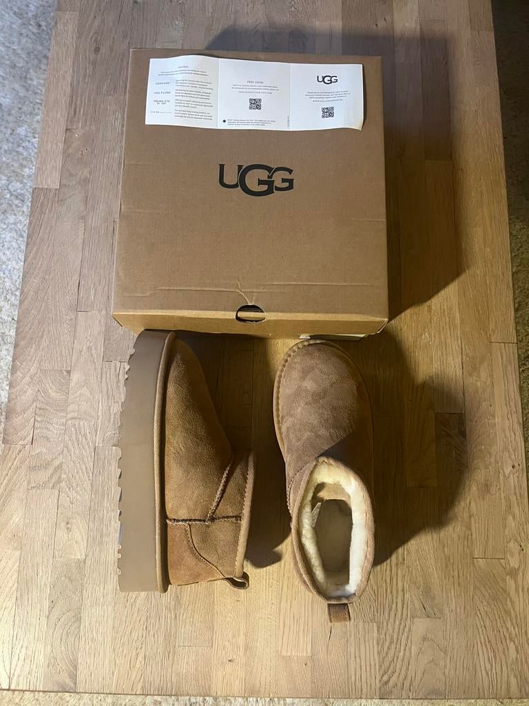 UGG schoenen maat 38, Ophalen, Zo goed als nieuw, Minder dan 100 cm