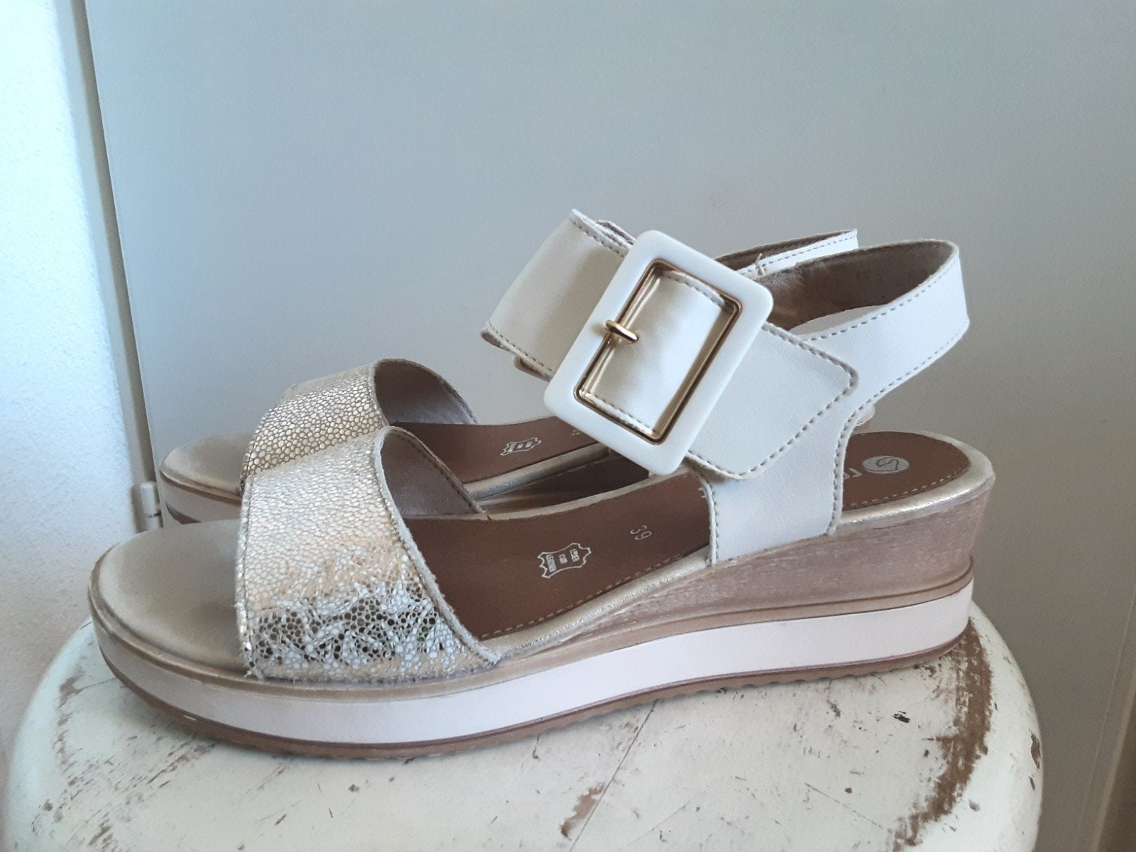 REMONTE schoenen sandalen maat 39 offwhite, Kleding | Dames, Schoenen, Wit, Remonte, Zo goed als nieuw, Sandalen of Muiltjes