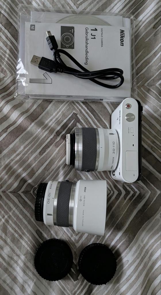 Nikon 1 J1 systeemcamera met 10-30mm en 30-110mm lenzen, Compact, 10 Megapixel, Ophalen of Verzenden, Zo goed als nieuw