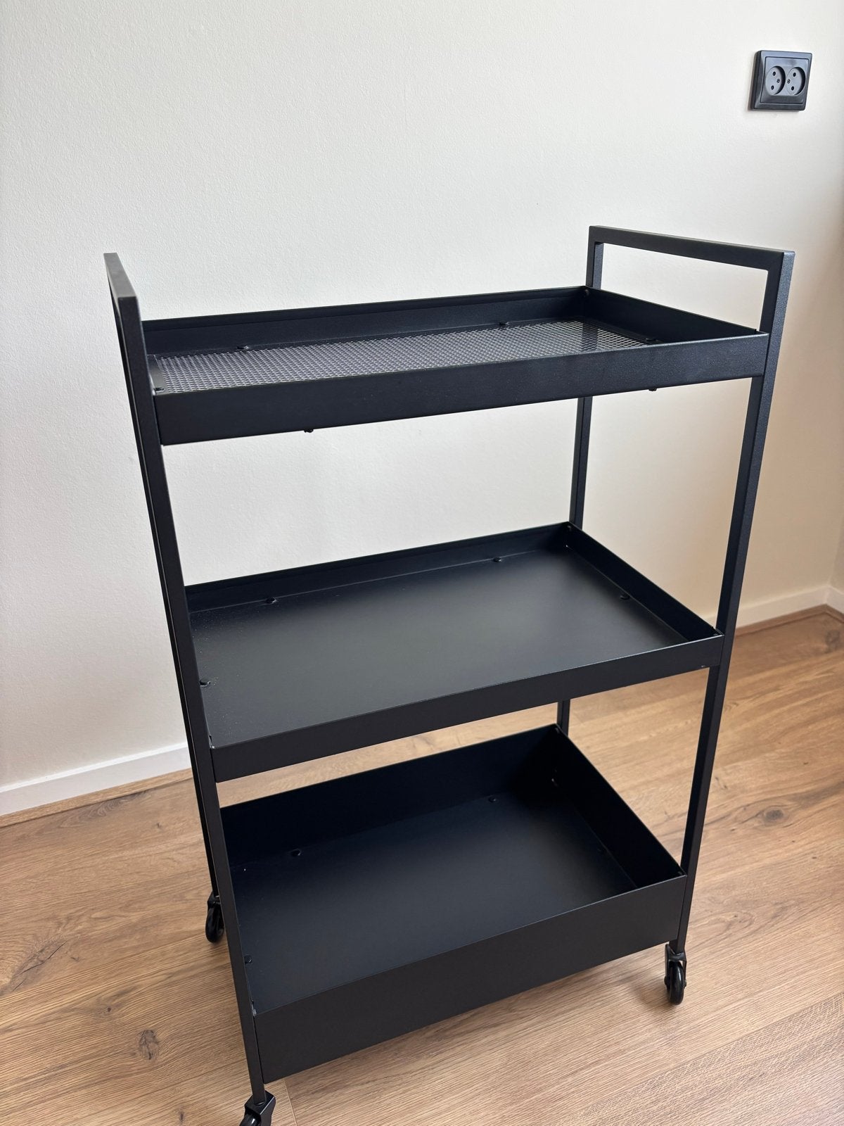 Zwart metalen trolley met 3 etages en wieltjes, Huis en Inrichting, Ophalen, Zo goed als nieuw