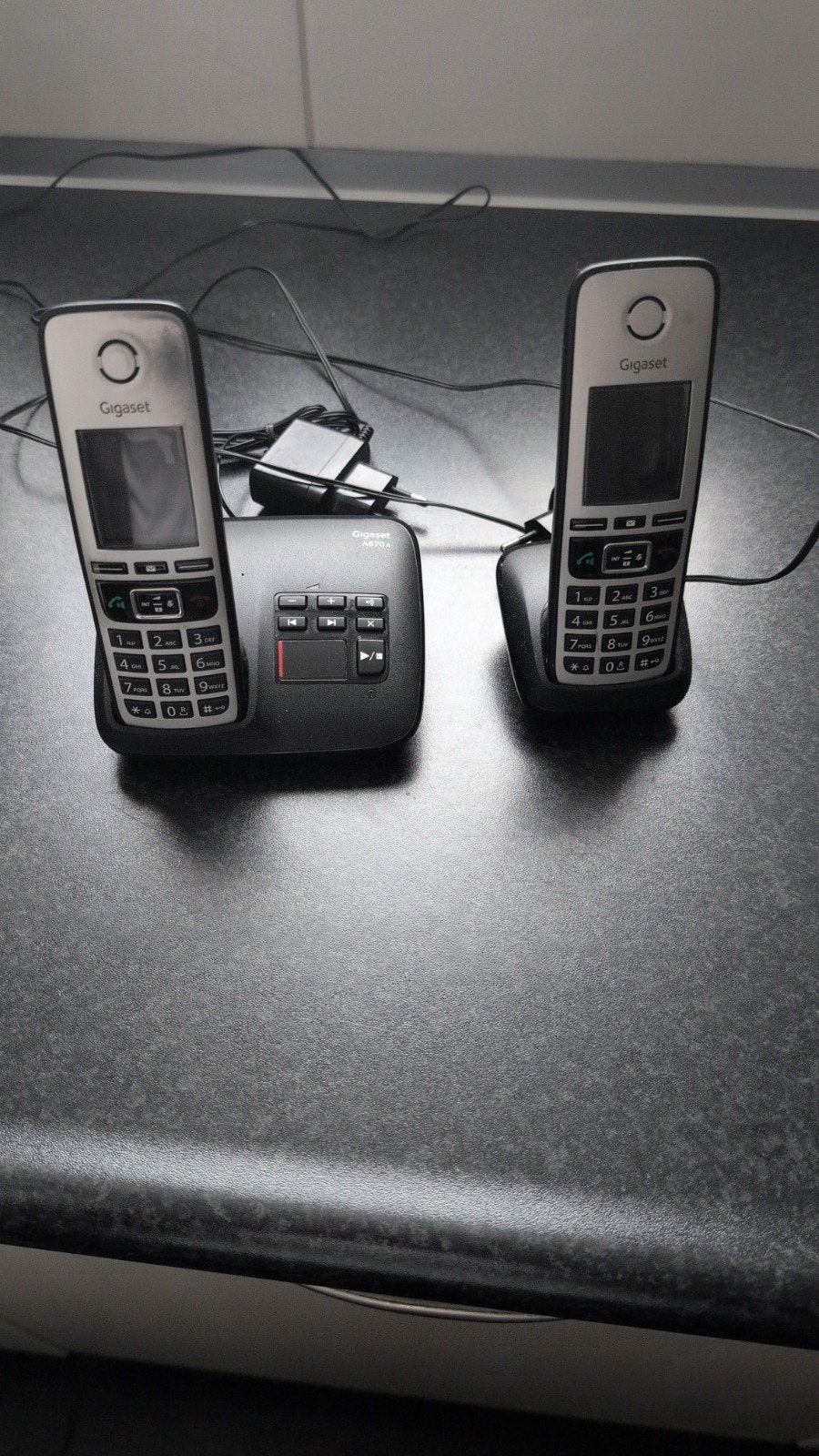 Gigaset A670A draadloze telefoon met drie handsets, Telecommunicatie, Vaste telefoons | Handsets en Draadloos, Ophalen of Verzenden