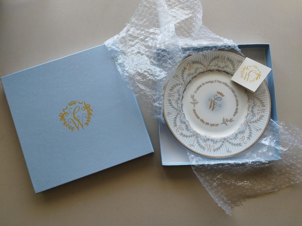 Royal Collection bord en beker huwelijk William en Kate 2011, Ophalen of Verzenden, Nieuw, Buitenland, Servies