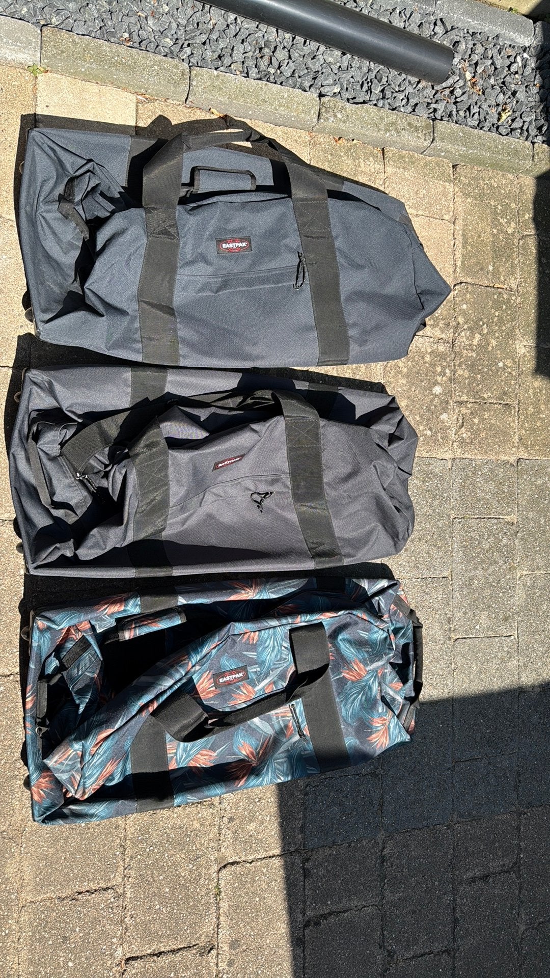 Eastpak 2 wieltjes Warehouse XXL reistas 3 stuks voor €100, Sieraden, Tassen en Uiterlijk, Tassen | Reistassen en Weekendtassen