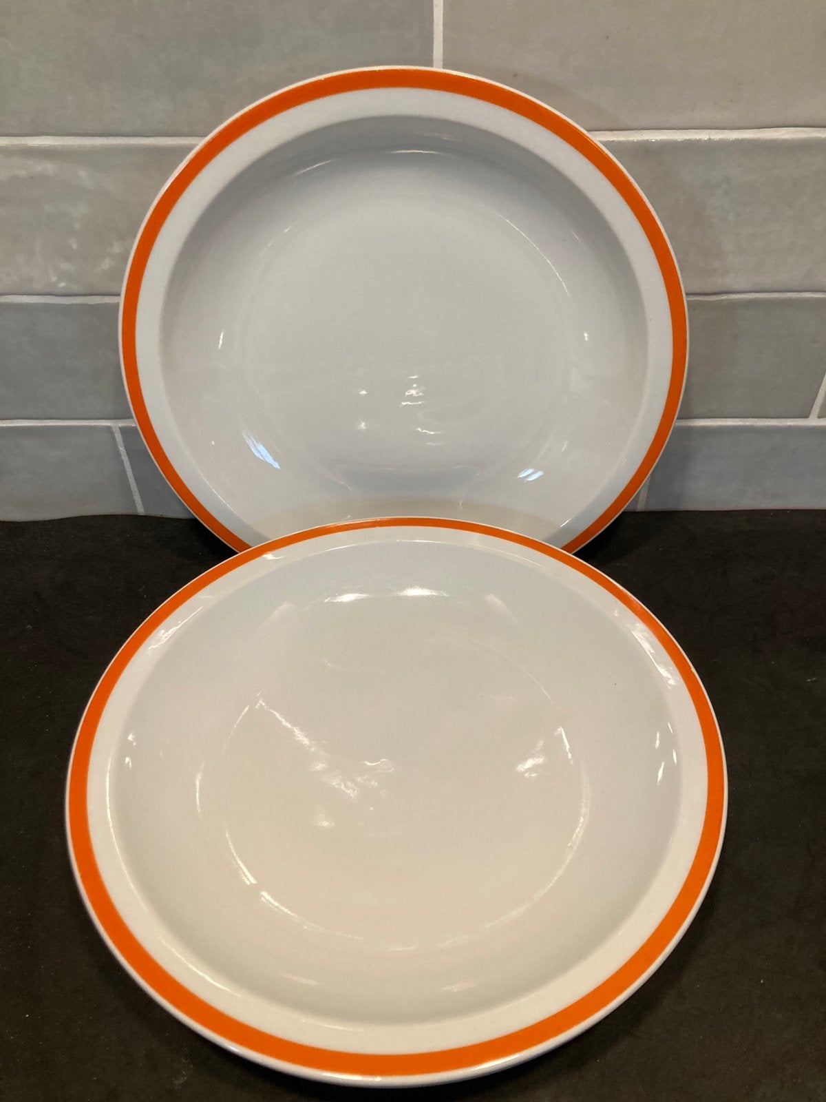Vintage diep bord met oranje rand, Wawel (171125), Huis en Inrichting, Gebruikt, Ophalen of Verzenden, Bord(en), Overige stijlen