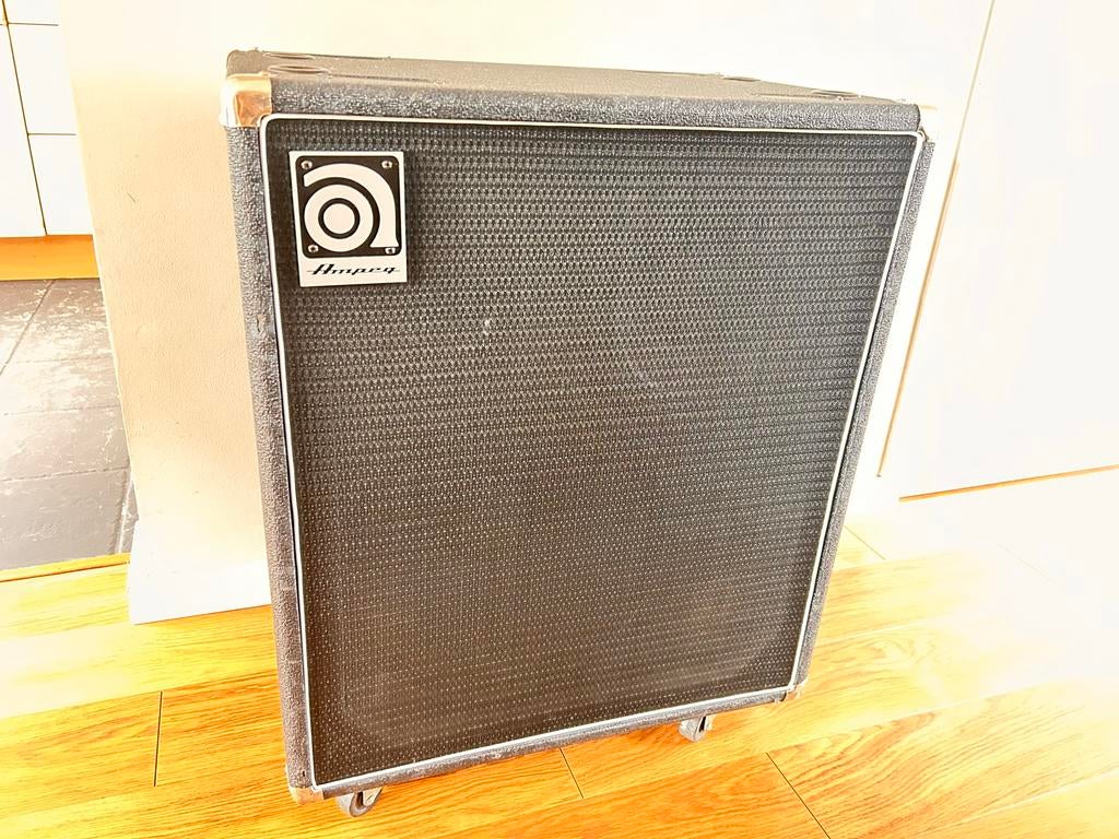 Ampeg SVT-1510HE Basgitaar Speakerkast 8 Ohm, Muziek en Instrumenten, Ophalen, Zo goed als nieuw, Basgitaar, 100 watt of meer