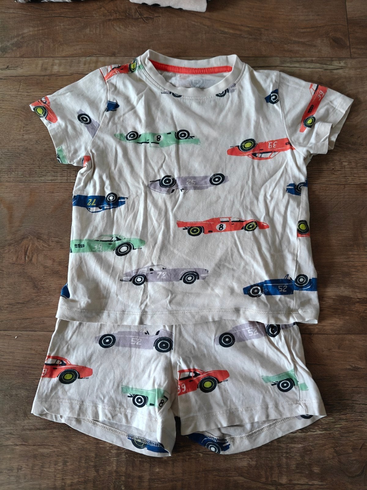 Hema kinderpyjama 98/104 met raceauto's, korte mouw/broek, Kleding | Dames, Hema, Ophalen of Verzenden, Zo goed als nieuw, Maat 34 (XS) of kleiner