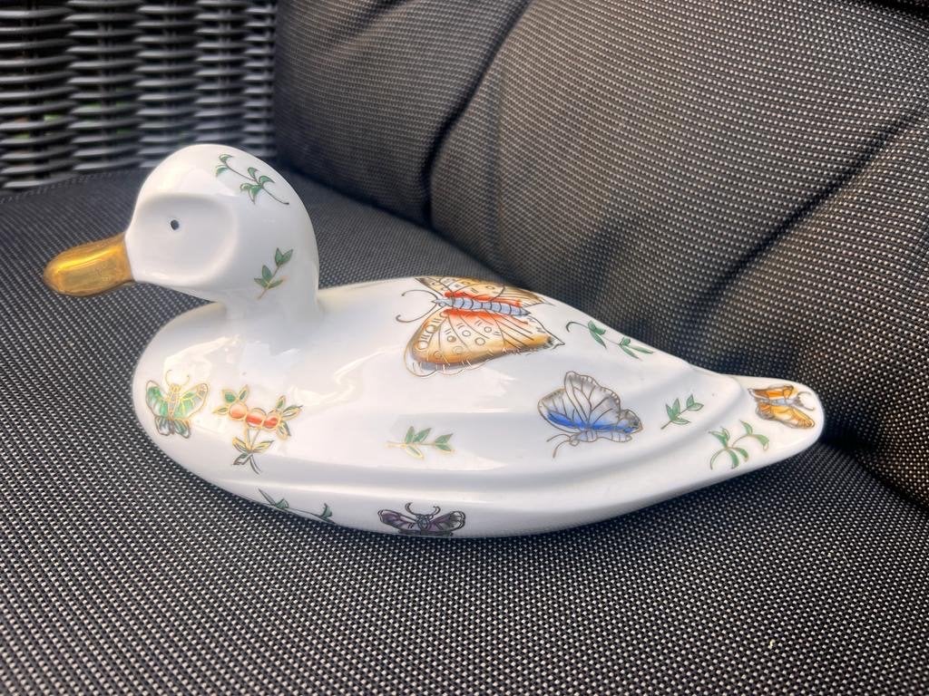 Prachtige porseleinen eend met vlinders en gouden snavel, Antiek en Kunst, Antiek | Porselein, Ophalen of Verzenden
