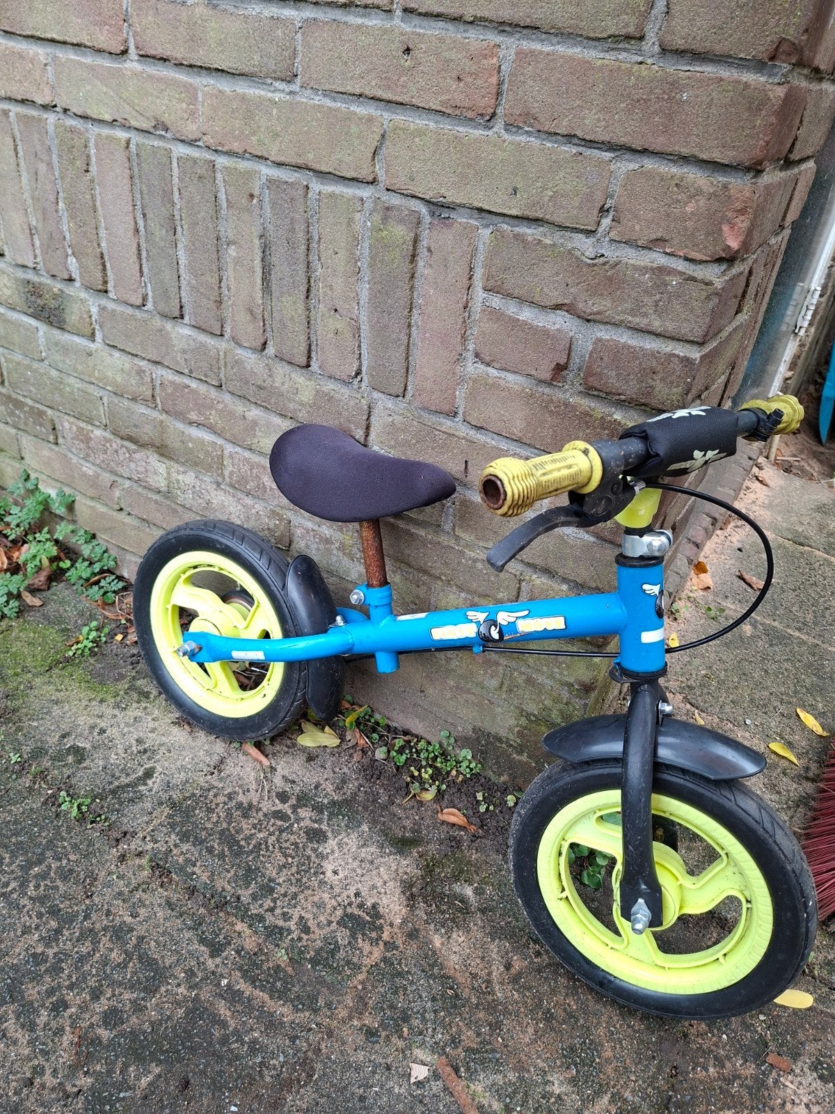 Blauwe loopfiets met gele wielen, Ophalen, Gebruikt, Loopfiets