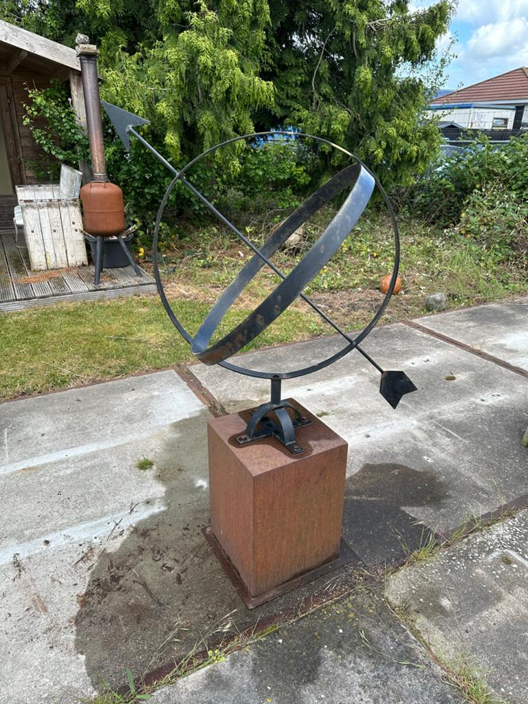 Metalen Tuinbeeld Zonnewijzer met Sokkel, Tuin en Terras, Ophalen, Gebruikt, Metaal, Abstract beeld