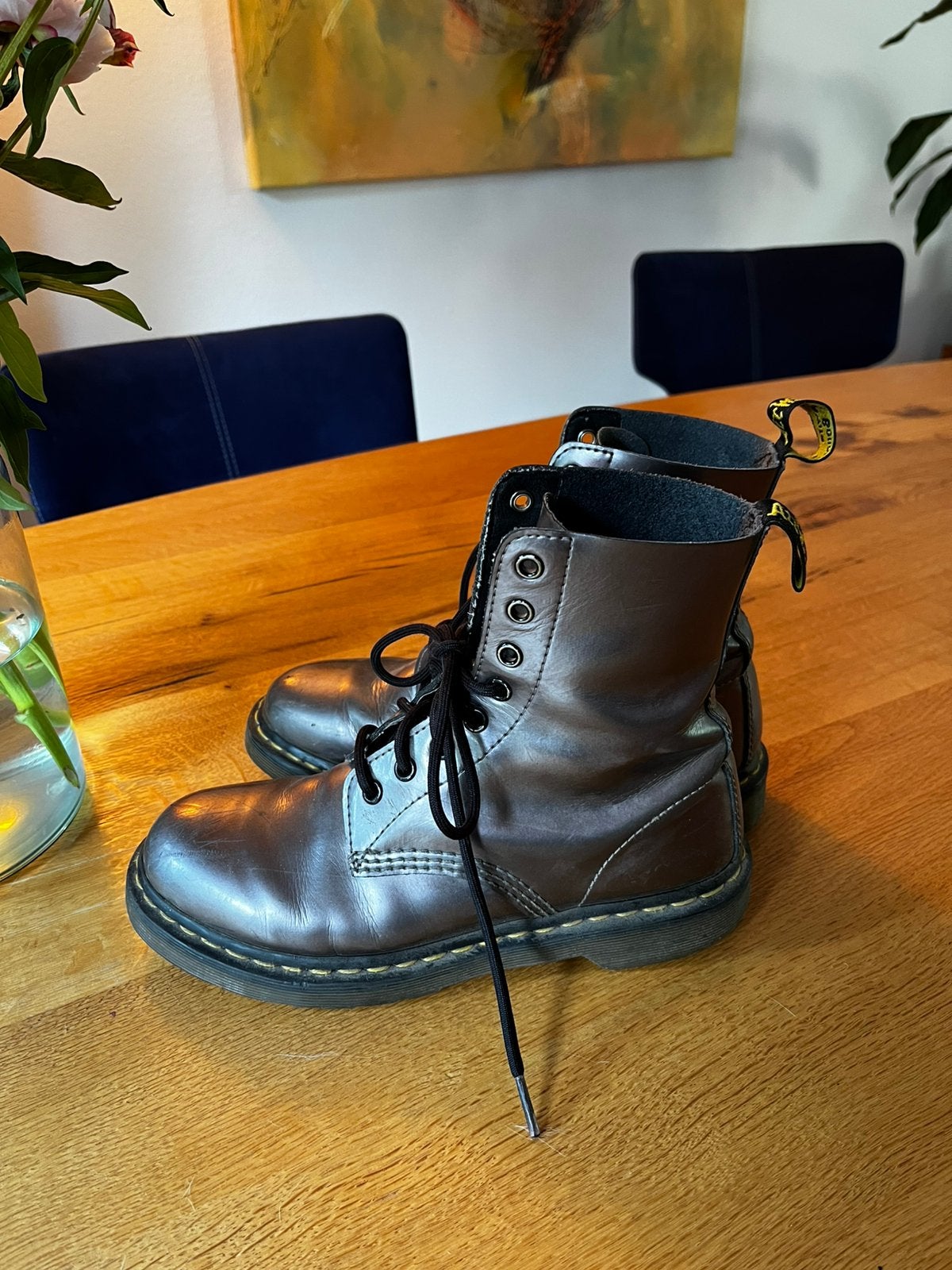 Dr. Martens grijs/zilver glanzend veterboots enkellaarzen 38, Lage of Enkellaarzen, Ophalen of Verzenden, Grijs, Gedragen