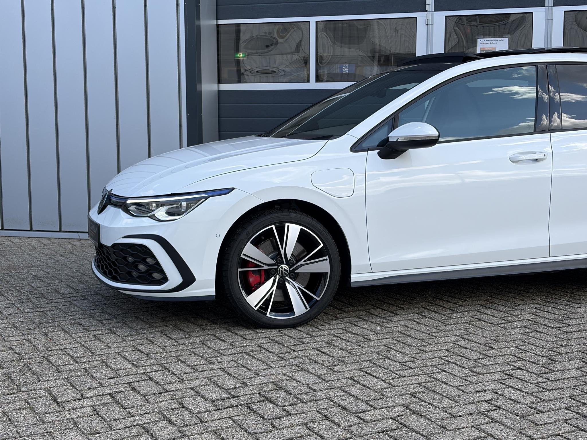 Volkswagen Golf 1.4 eHybrid GTE | Pano | Camera | Keyless |, Auto's, Stof, Euro 6, 4 cilinders, Wit