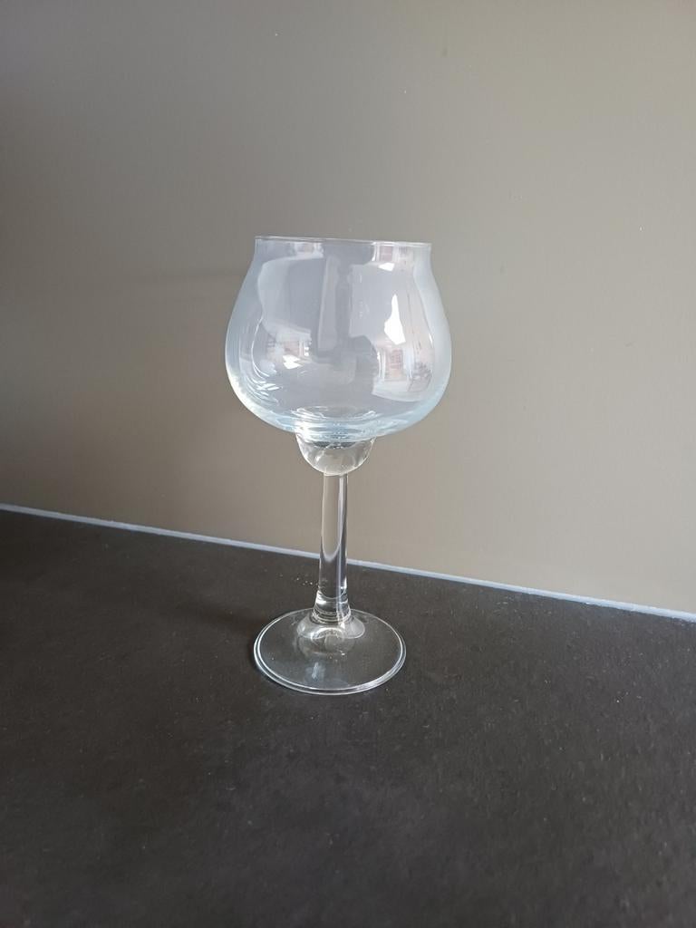 Wijnglas met hoge voet, Huis en Inrichting, Glas of Glazen, Gebruikt, Ophalen of Verzenden, Glas