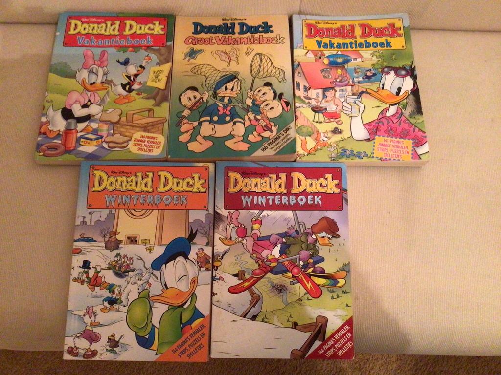 5 donald duck vakantieboeken voor 5,00, Meerdere stripboeken, Ophalen of Verzenden, Gelezen