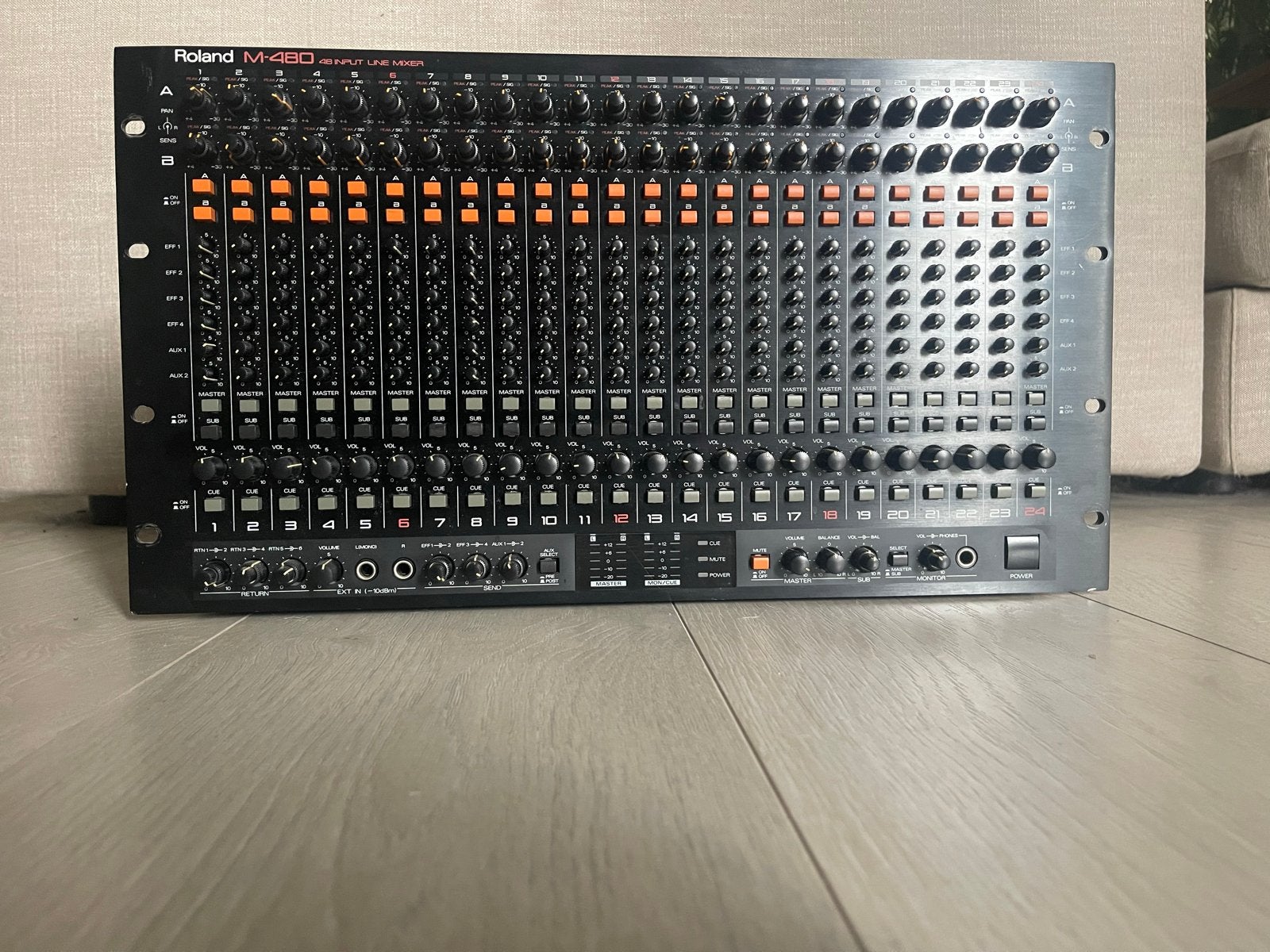 Roland M480 Line Mixer - 48 kanalen, zeer goede staat, Muziek en Instrumenten, Mengpanelen, Ophalen, Gebruikt, 20 kanalen of meer