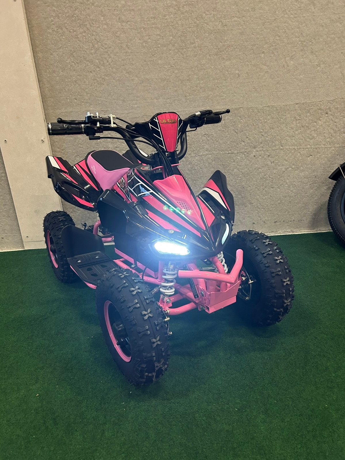 Nieuwe Ultra 1000 watt elektrische roze mini kinder quad, Kinderen en Baby's, Speelgoed | Buiten | Accuvoertuigen, Ophalen, Nieuw