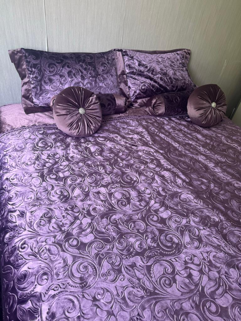 Luxe Paarse Bedsprei met Kussens - Zo goed als nieuw, Huis en Inrichting, Ophalen of Verzenden, Zo goed als nieuw, Tweepersoons
