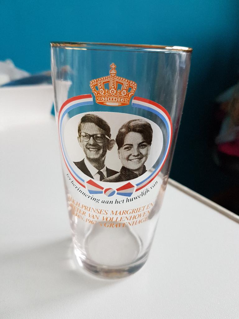 glas ter herinnering aan het huwelijk Margriet en Pieter, Ophalen of Verzenden, Servies