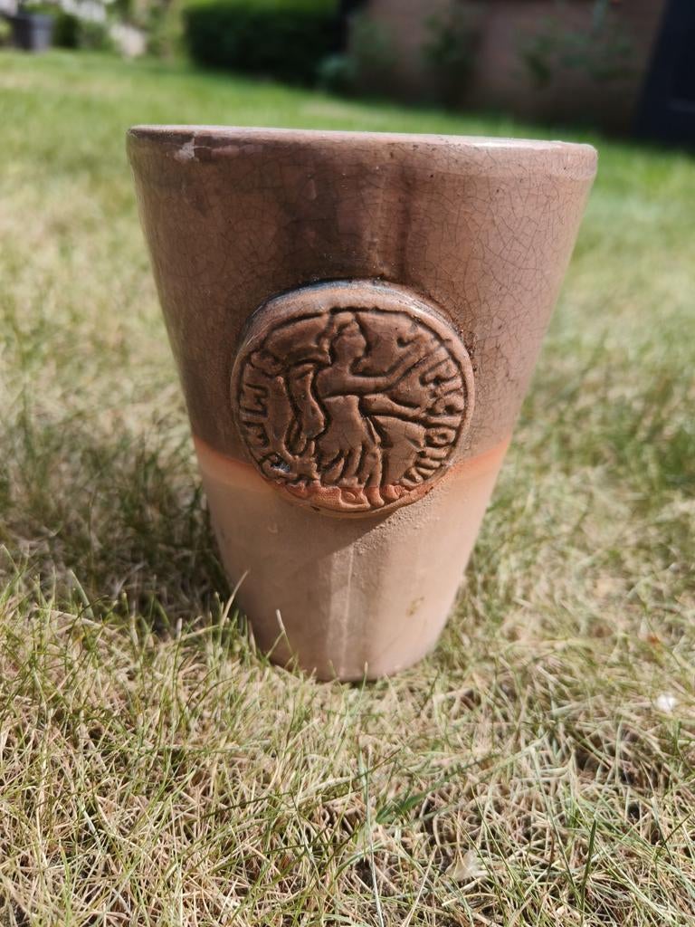 Decoratieve bloempot met reliëf, aardewerk, Tuin en Terras, Ophalen of Verzenden