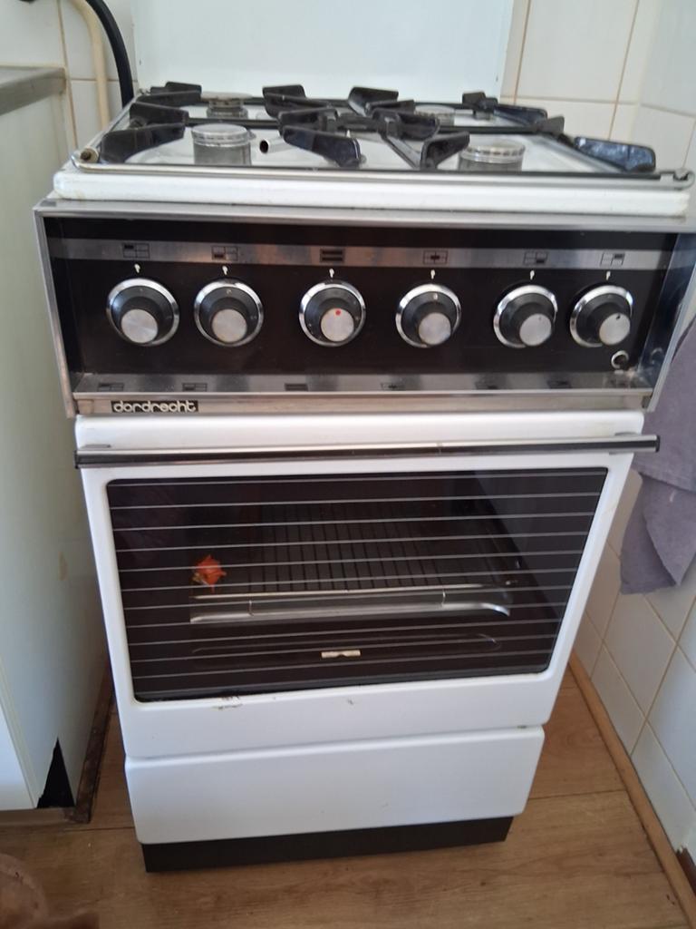Dordrecht Gasfornuis met Oven - Gebruikt, Ophalen, Gebruikt, 60 cm of meer, 4 kookzones