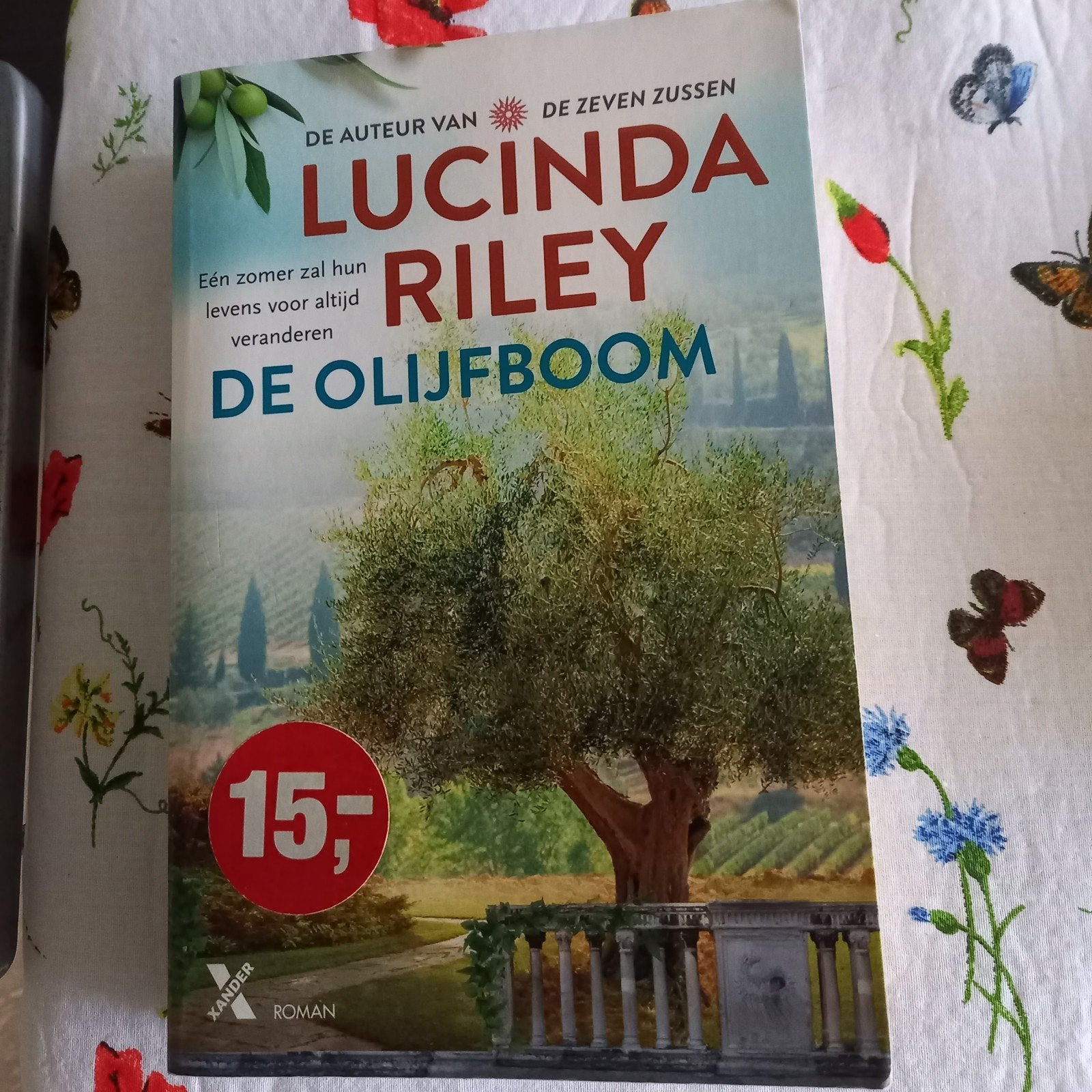 De Olijfboom - Lucinda Riley (Roman), Boeken, Romans, Ophalen of Verzenden, Gelezen, Lucinda Riley, Nederland