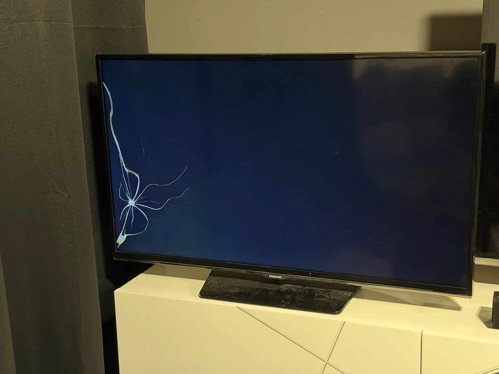 Samsung TV met gebroken scherm - voor onderdelen, Ophalen, LED, Samsung, 100 cm of meer