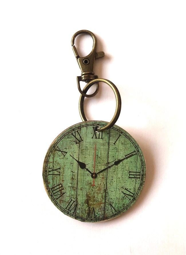Vintage sleutelhanger klok ronde hout groen metaal brons, Verzenden, Nieuw