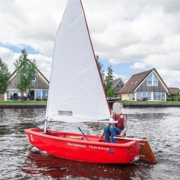 Optimist zeilboot rood, Watersport en Boten, Gebruikt, Minder dan 15 m², Overige typen, Ophalen
