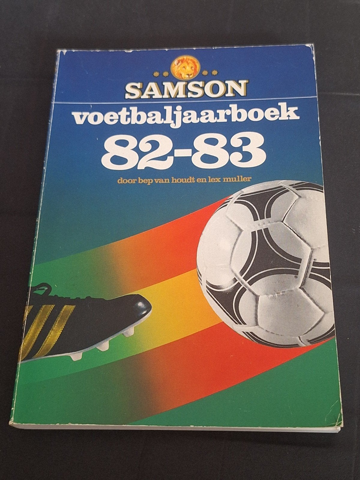 Samson Voetbaljaarboek 1982/1983, Ophalen of Verzenden, Balsport, Bep van Houdt & Lex Muller, Gelezen