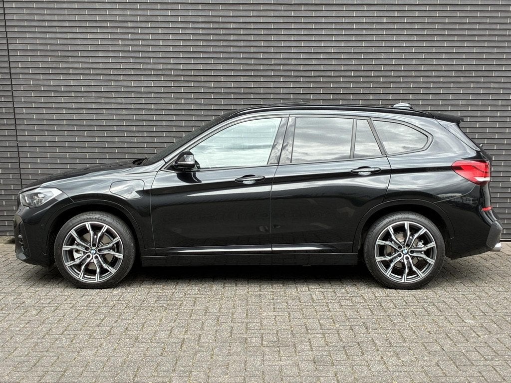 BMW X1 xDrive25e High Executive M Sport Pakket Automaat / Pa, Stof, Zwart, Plug-in hybride, Bedrijf