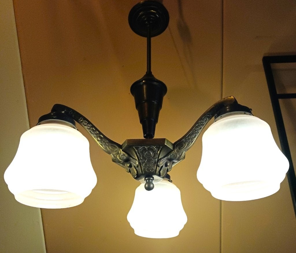 Prachtige Authentieke Art Deco Hanglamp 3-Armig Brons, Gebruikt, Art Deco Elementen / Jugendstil / Klassiek Belgisch Frans, Glas