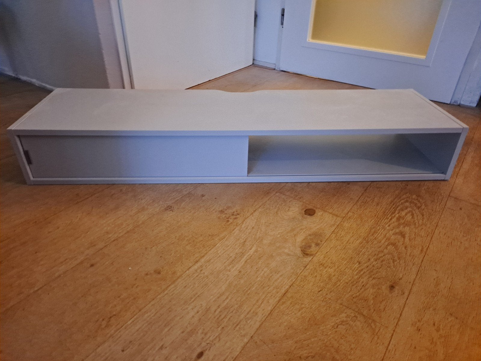 IKEA SPIKSMED mediaplank, lichtgrijs, Overige materialen, 100 tot 150 cm, Ophalen of Verzenden, Zo goed als nieuw