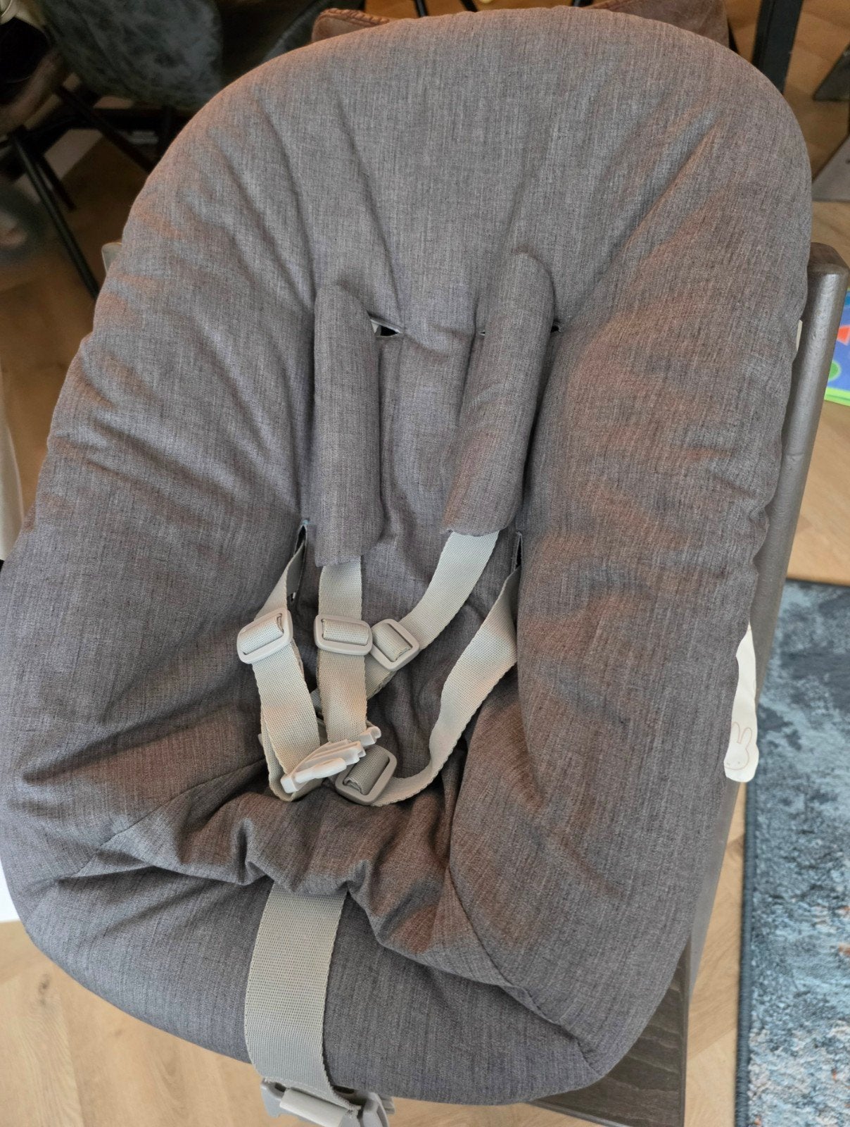 Stokke Tripp Trapp Newborn Set V2 Anthracite + speelboog – z, Ophalen of Verzenden, Zo goed als nieuw