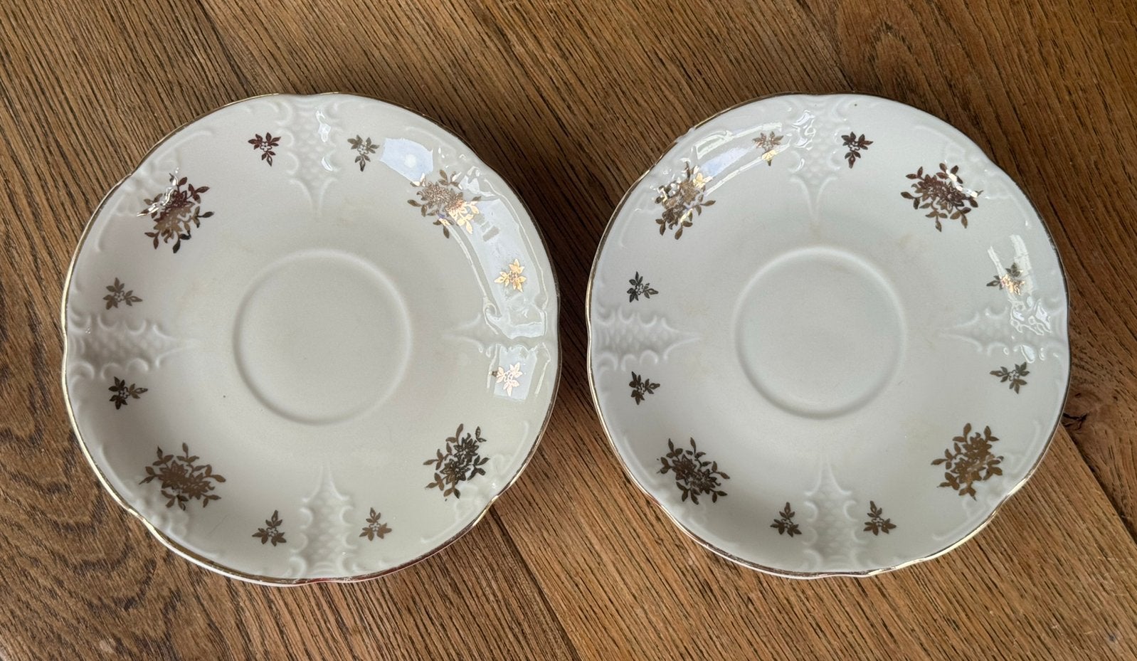2 vintage Mosa Maastricht schoteltjes wit/creme met goud, Ophalen of Verzenden