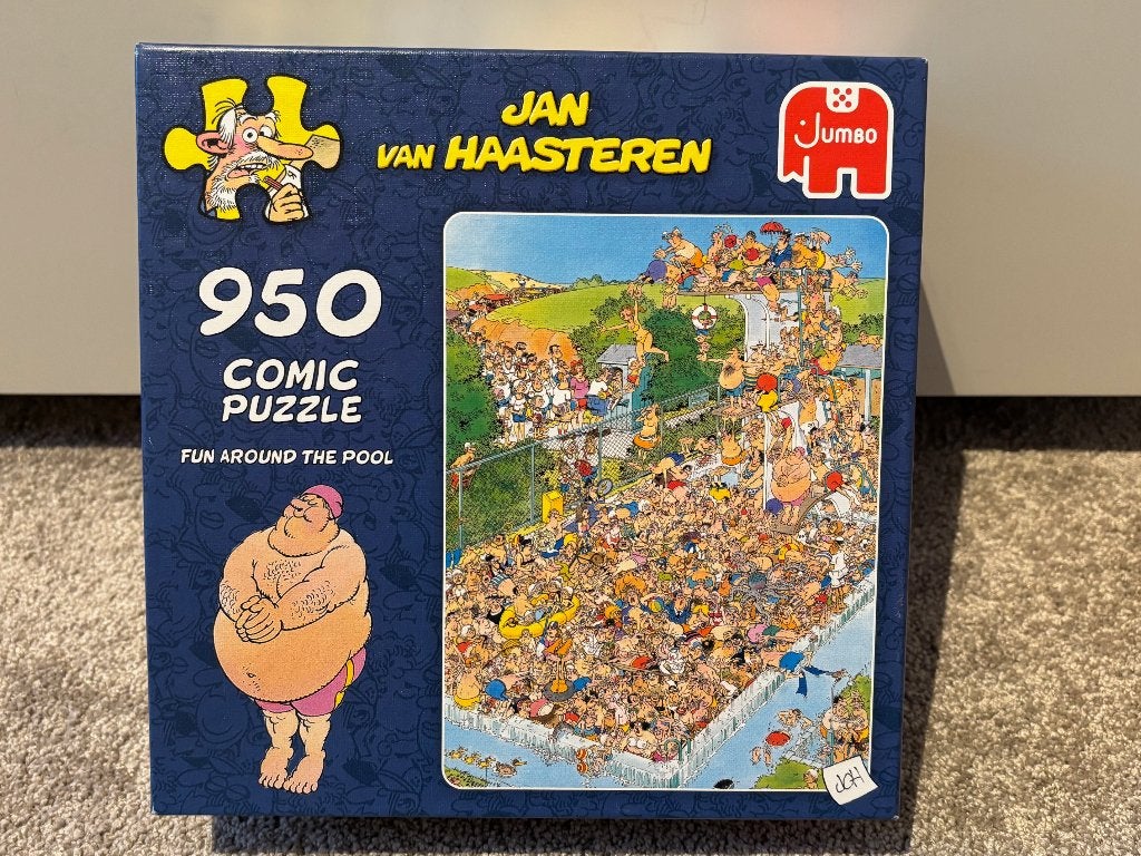 ** ALS NIEUW! Jan van Haasteren-puzzel 'Fun around the pool', Ophalen of Verzenden, 500 t/m 1500 stukjes, Zo goed als nieuw, Legpuzzel