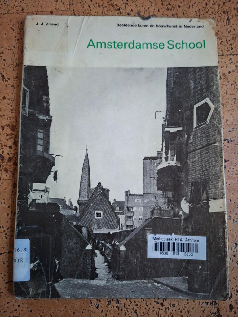 De Amsterdamse school door J.J. Vriend, Boeken, Ophalen of Verzenden, Gelezen