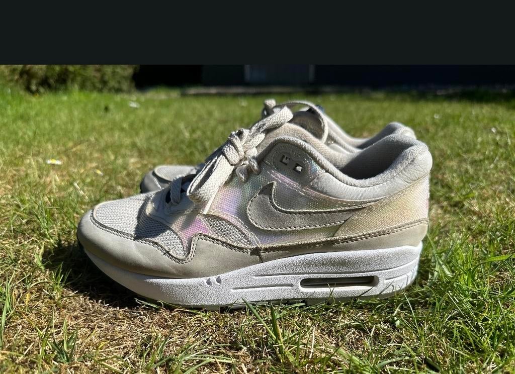 Nike Air Max Limited Edition Parelmoer - Maat 35,5, Ophalen of Verzenden, Zo goed als nieuw, Overige kleuren, Overige merken