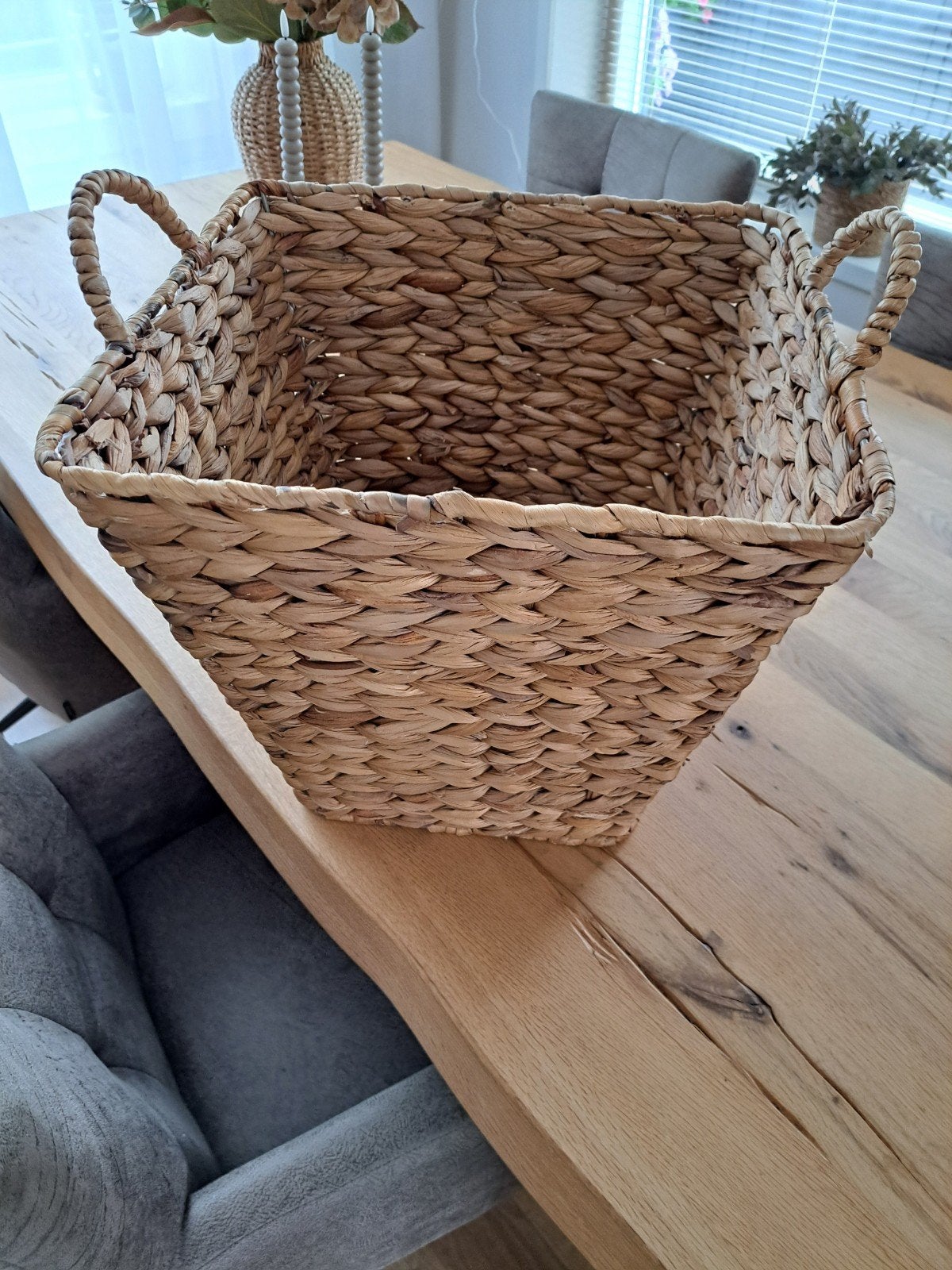 Mooie rieten mand met handvatten, Ophalen, Mand, Gevlochten, Vierkant