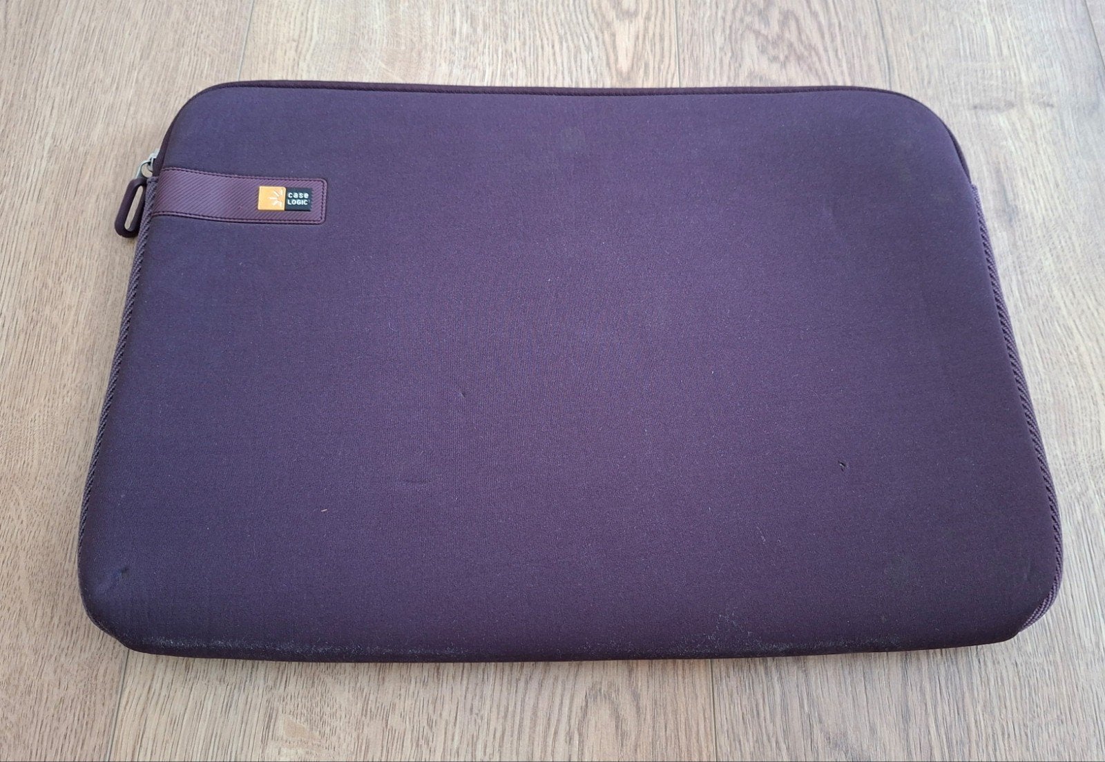 Case Logic Laptophoes 17 inch - Paars, Gebruikt, 17 inch of meer, Ophalen of Verzenden, Laptophoes