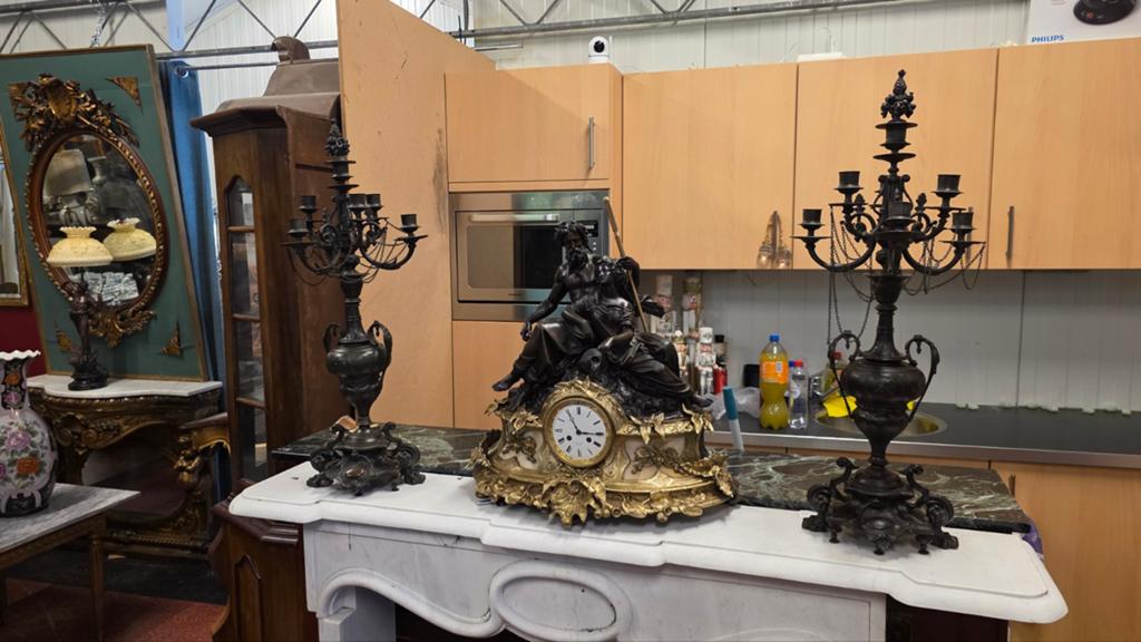 Zeer groot bronzen klokkenstel