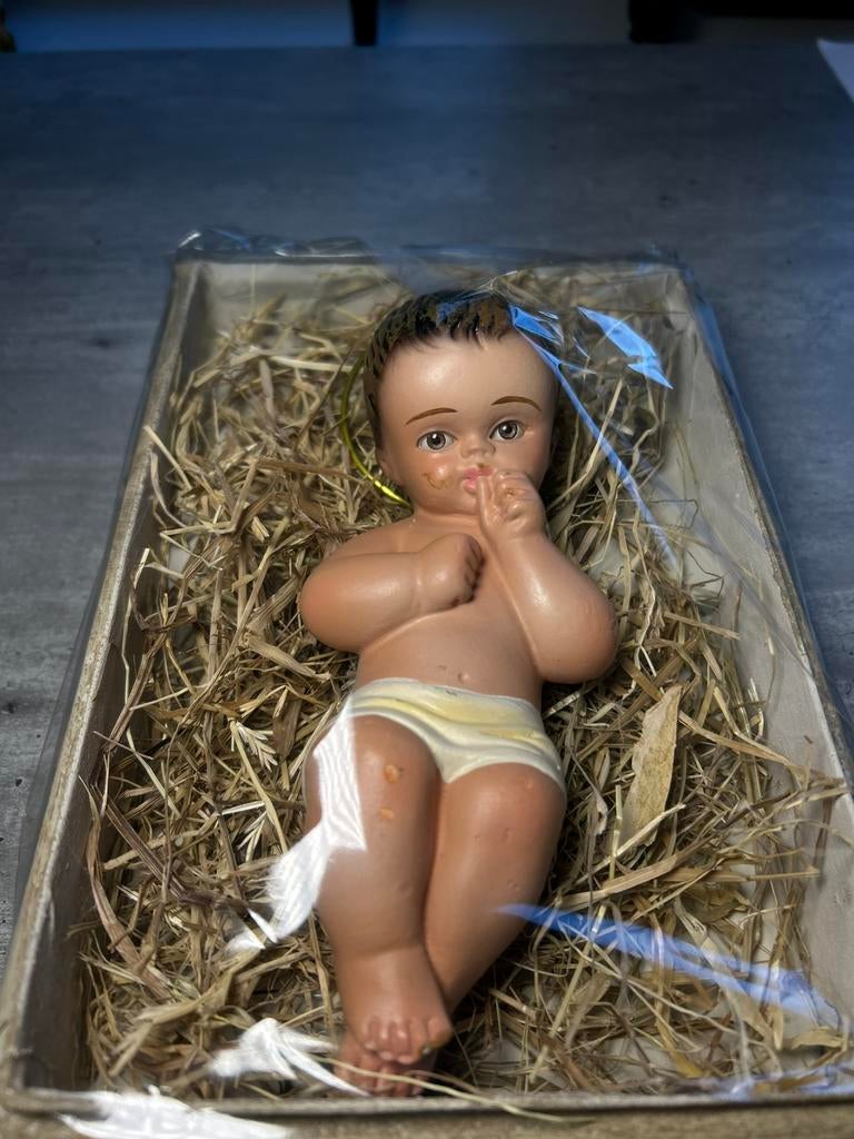 Vintage kindje Jezus steen, in bedje van stro, Ophalen of Verzenden