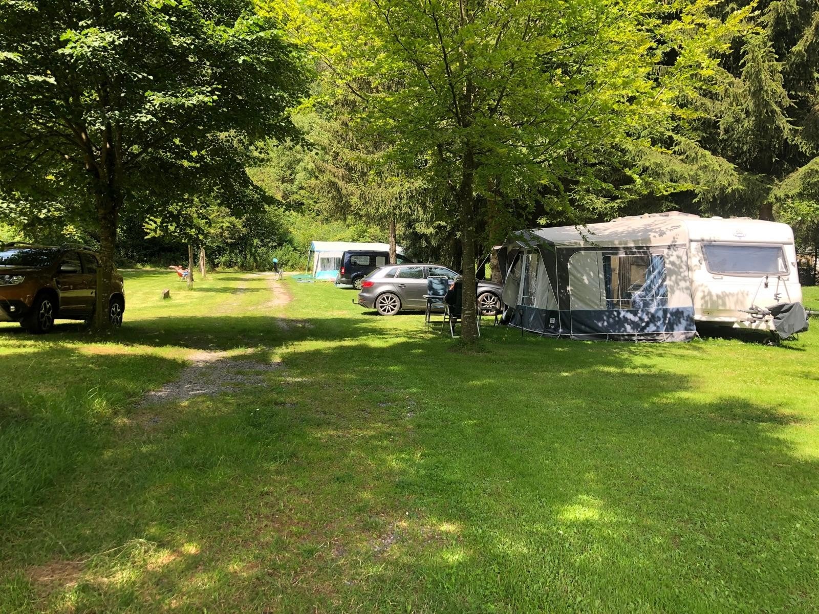 Caravan met voortent en losse luifel, Ophalen