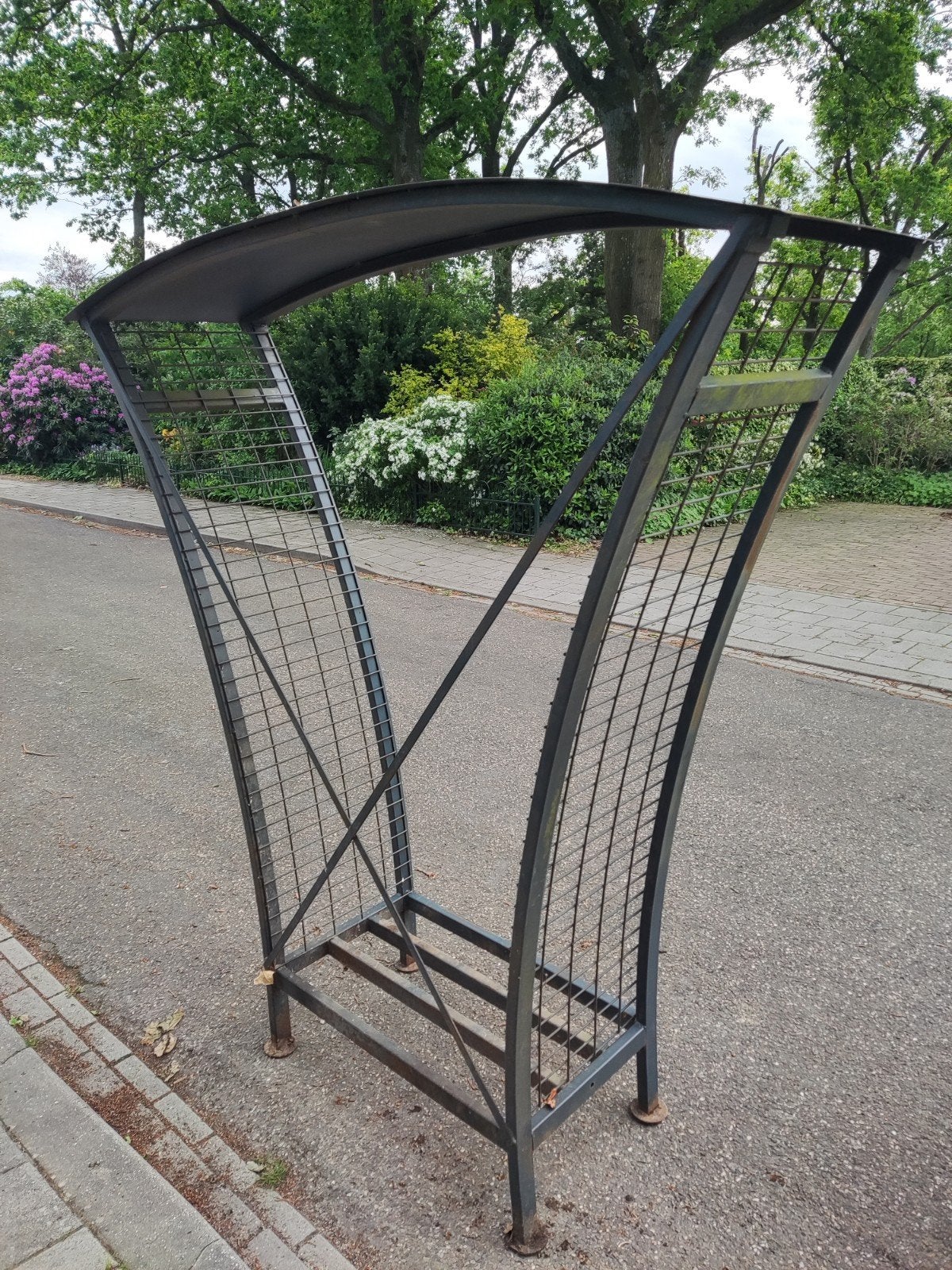 Mooi degelijk stalen houthok, Ophalen