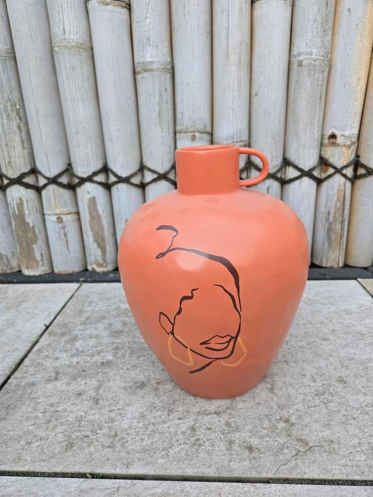 Unieke oranje vaas met abstract gezicht, Ophalen of Verzenden, Zo goed als nieuw, Oranje